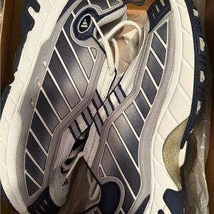 Adidas Quick Strike trainers in white and navy #sneakers